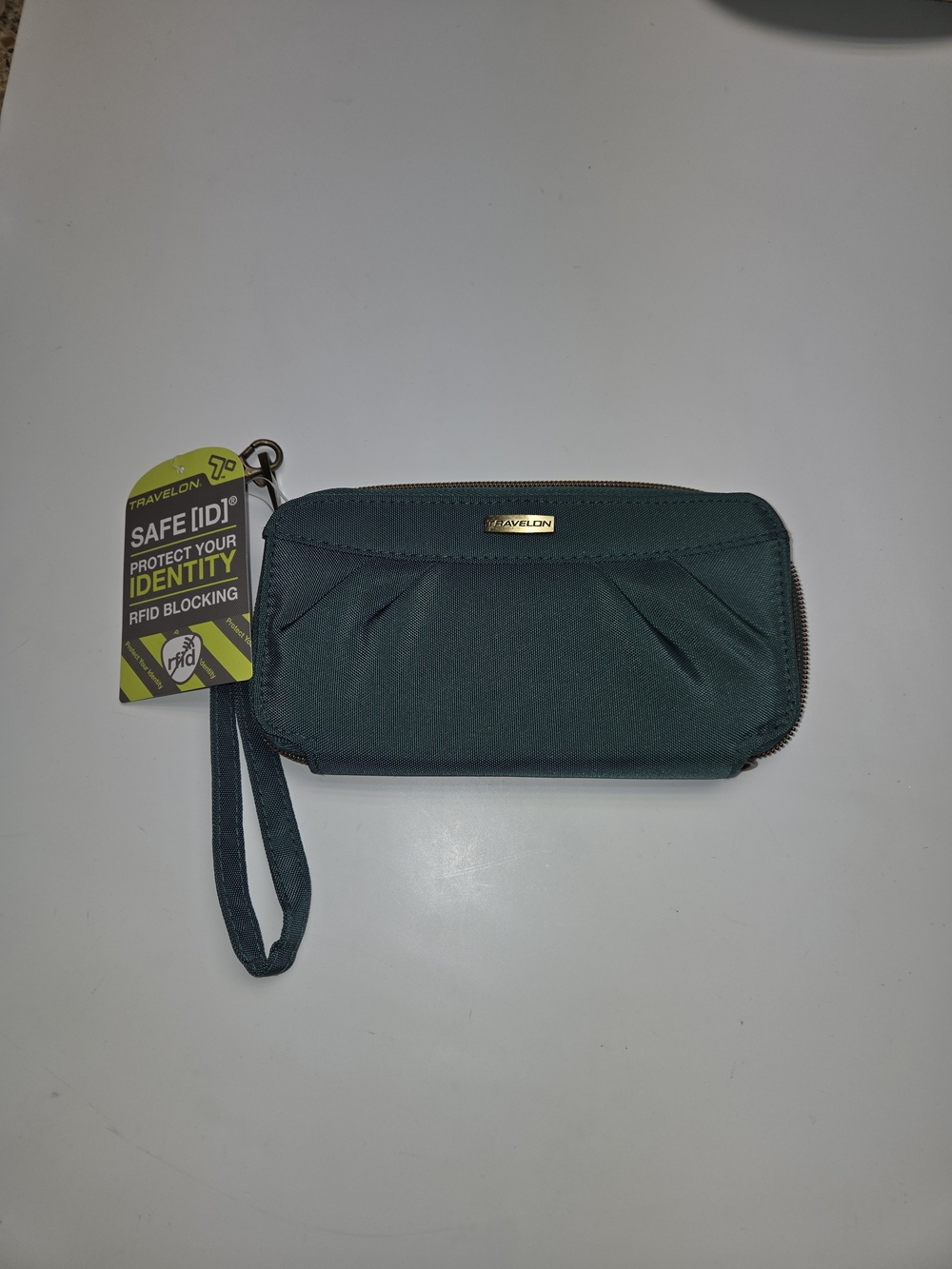 Travelon RFID Blocking Wristlet Wallet in Dark Teal Green Nwt